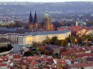 Vista del Castillo de Praga y sus iglesias.